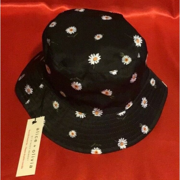 Alice + Olivia Accessories - Alice + Olivia Reversible Bucket Hat by Stacey Bendet - NEW with Tags - One Size